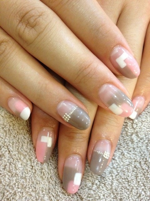 Вдъхновяващи цветни идеи за маникюр