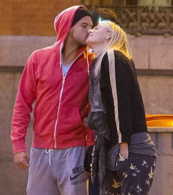 Влюбените Григор Димитров и Мария Шарапова на разходка в Мадрид-снимки