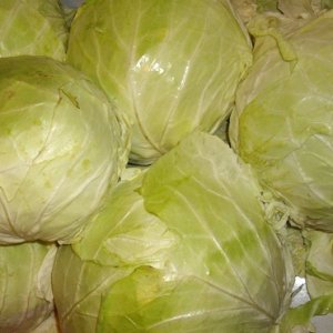 Кисело зеле на цели глави