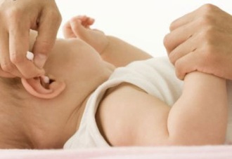 как да почистваме бебешките уши