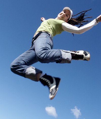 скачаща жена