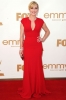 Кейт Уинслет в червена рокля с дълбоко деколте на Elie Saab