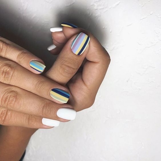 На дългите плочки за ноктите можете да реализирате многобройни идеи, най-често срещаните от тях са следните: Можете да изберете кладенец и …