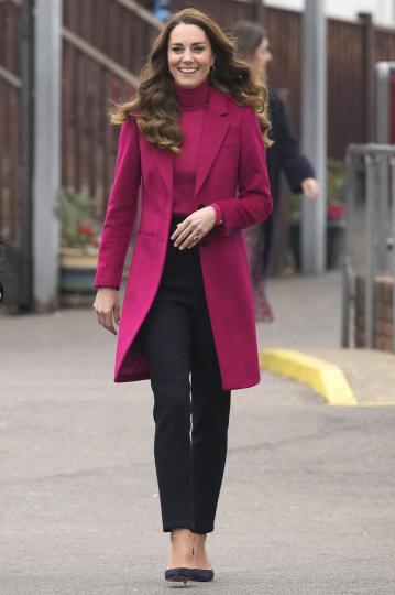 Кейт Мидълтън палто пурпур