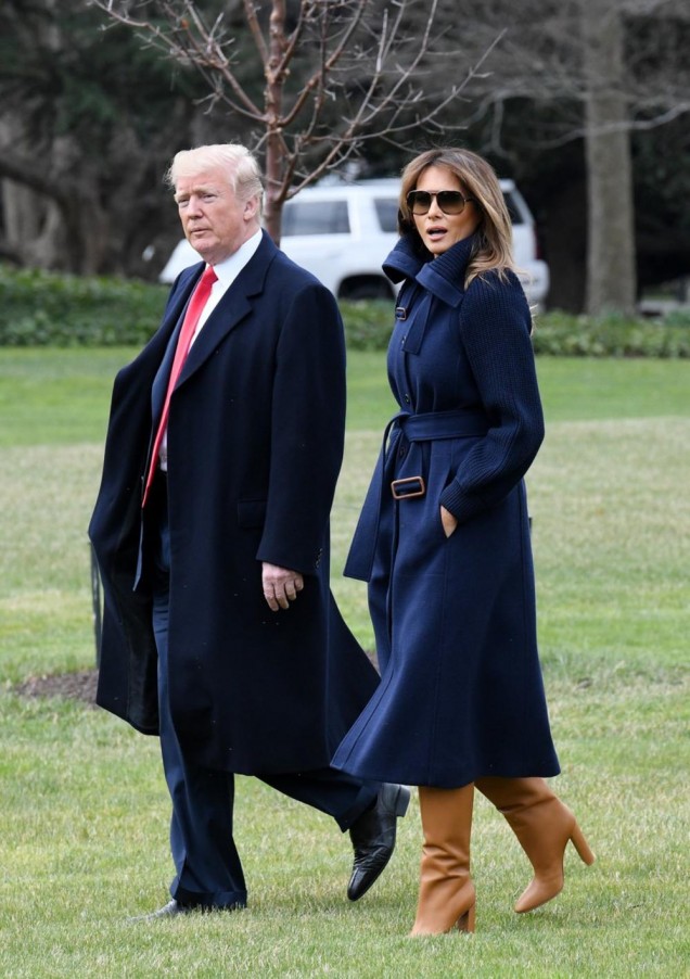 Мелания Тръмп елегантно палто