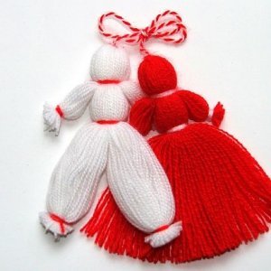 Какво олицетворява белият и червеният цвят на мартеницата - За Жената