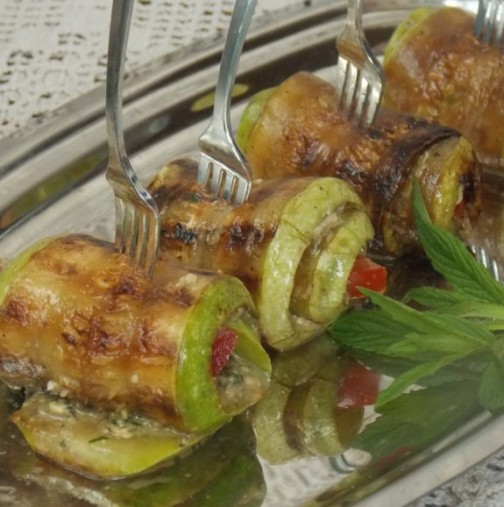 Първо запечени на грил тиган, а после напълнени с нещо неустоимо вкусно ...