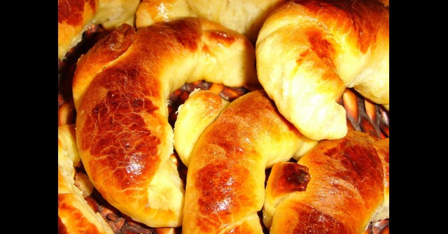 Пухкави виенски кифлички - вълшебен вкус от домашната пекарна. Идеални ...