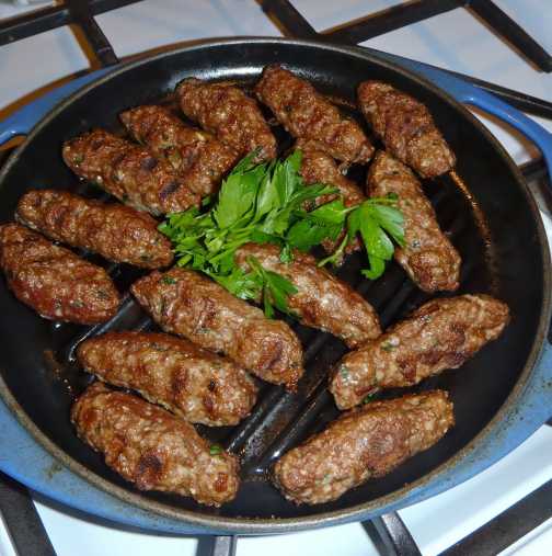 Рецепта за вкусни домашни кебапчета - За Жената