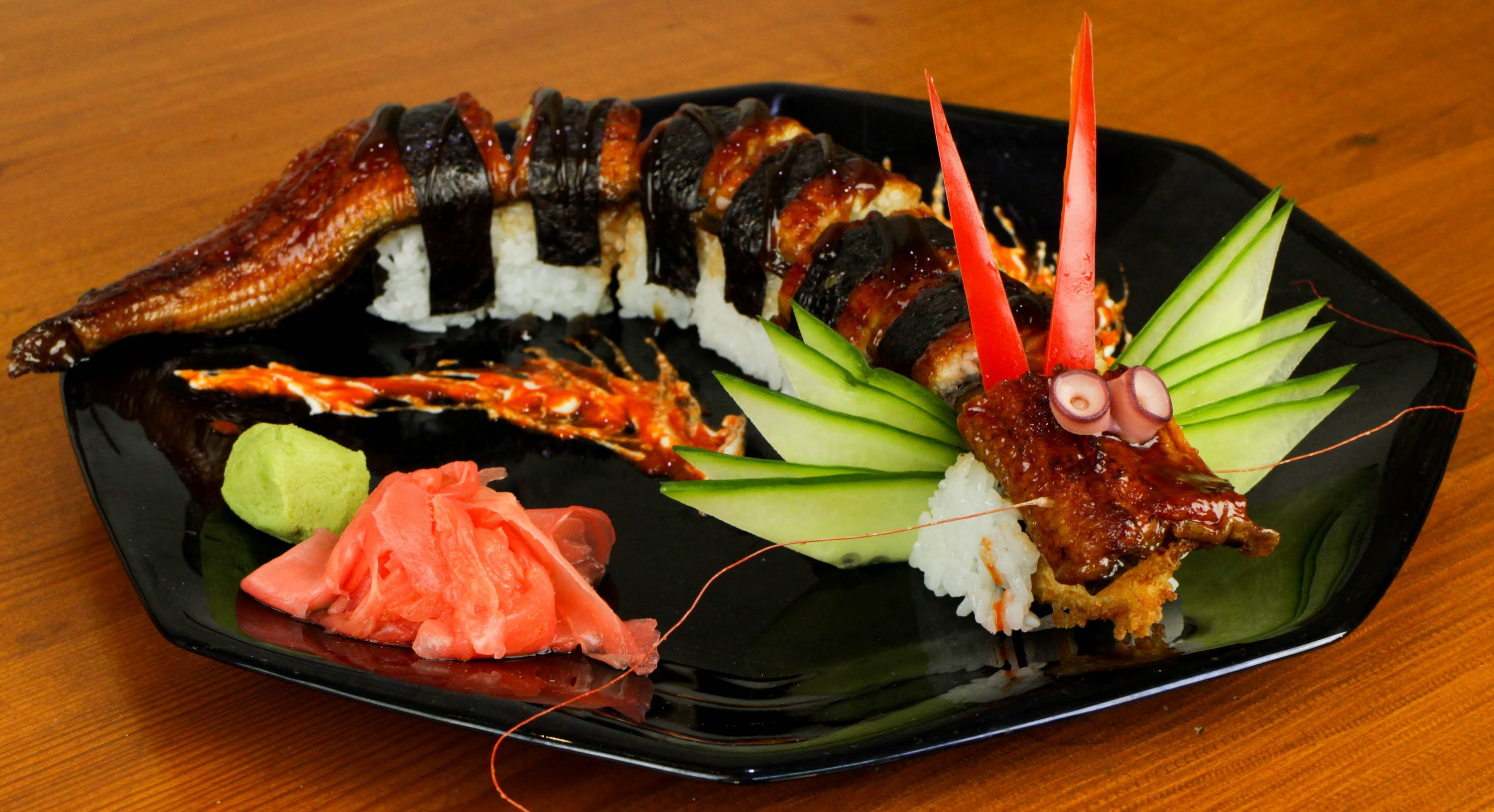 Роллы sushibar drakon ru. Dragon Roll sushi. Японская кухня. Необычная подача блюд. Красивая подача роллов.