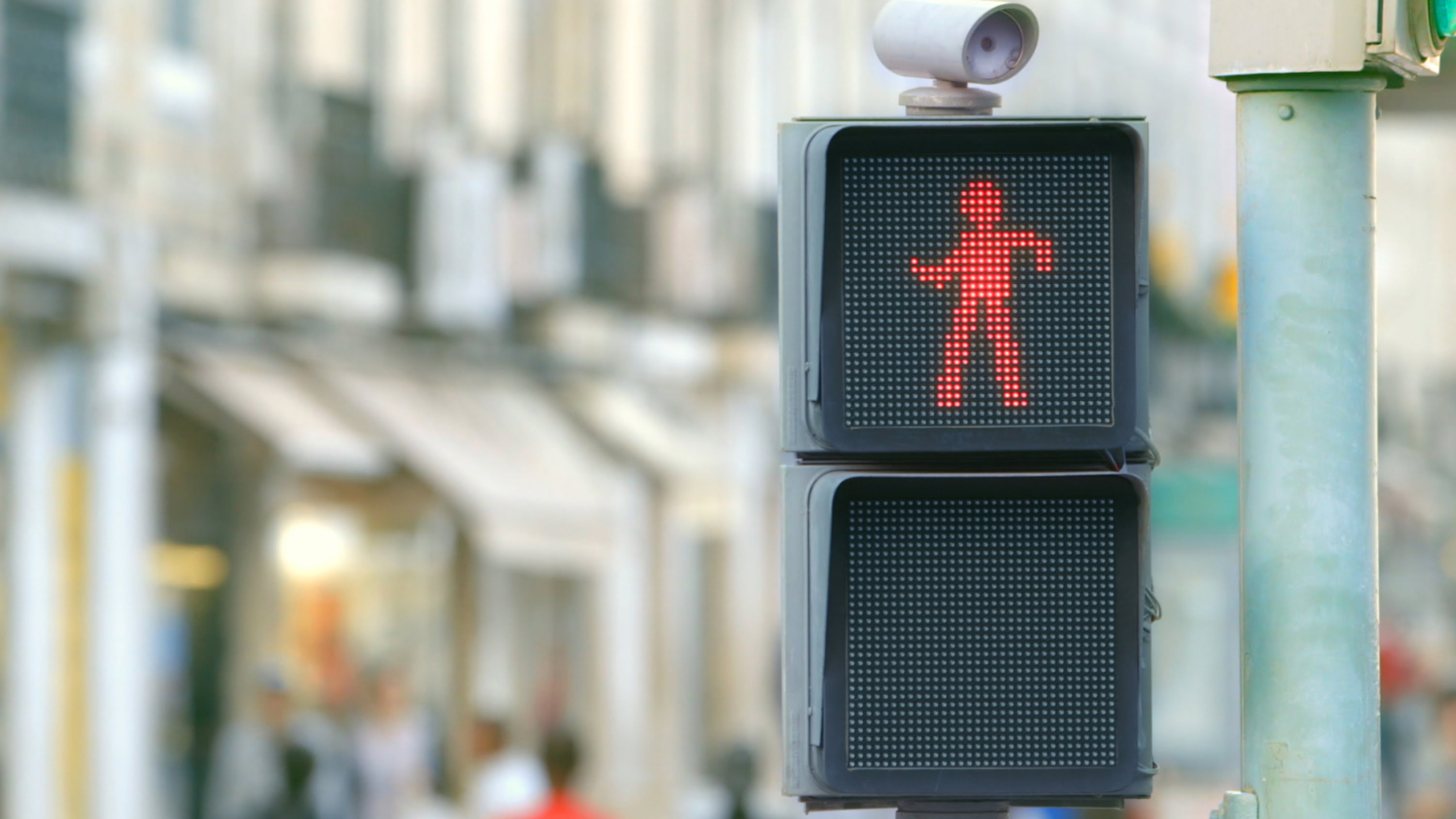On red light. Светофор. Красный светофор. Пешеходный светофор красный. Красный сигнал светофора.